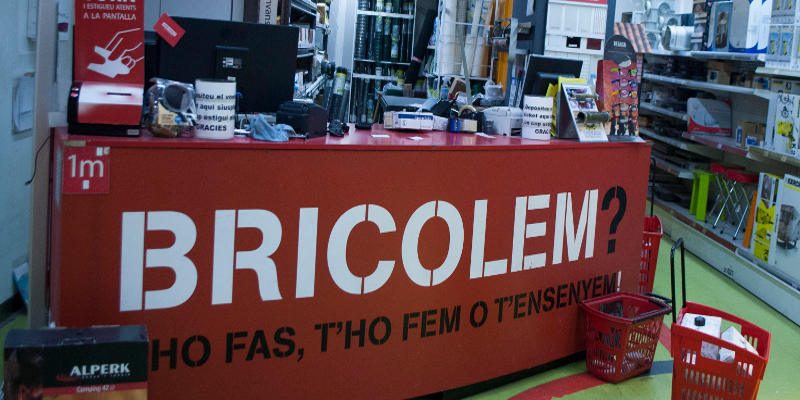 Servei Estaciò, bricolage in 8 piani