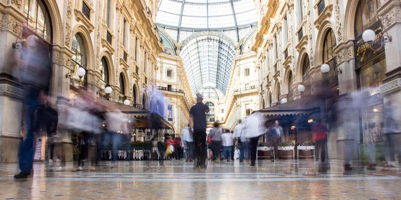 Negozi, compravendite in crescita ma prezzi in calo