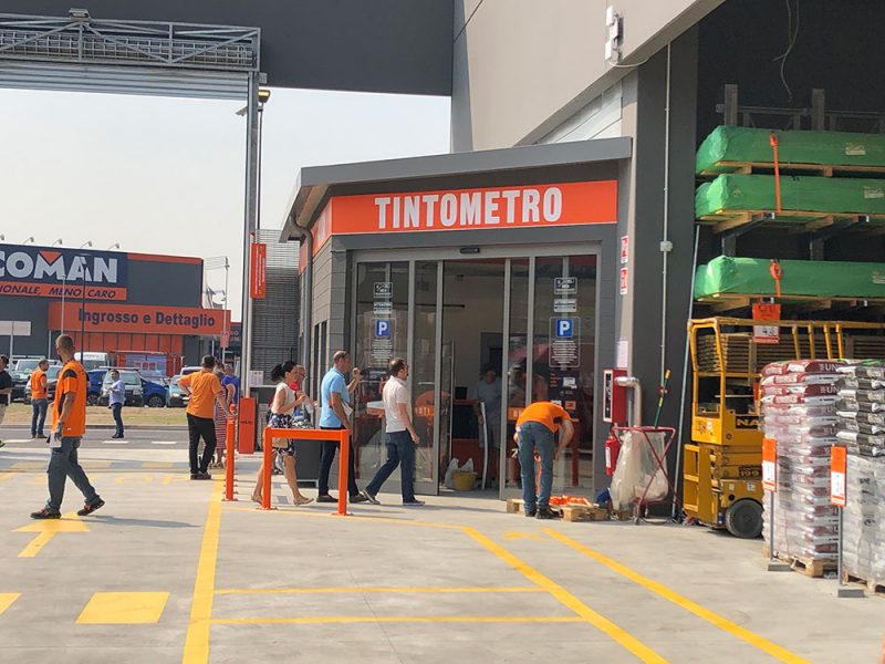 Bricoman Pero (MI), apertura affollatissima